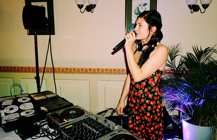 DJ für Hochzeit - DJane für ihre Hochzeitsfeier - Die Braut... die sich was traut - Hochzeitsdjane - Leipzig